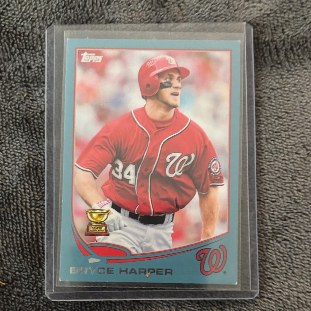 Topps Red and Blue Baseball Card